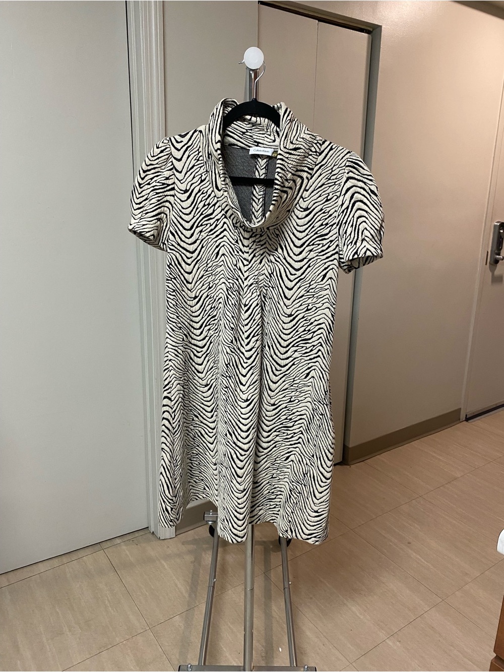 Calvin Klein Black and White Zebra Print Short Sleeve Dress - Picture 2 of 13